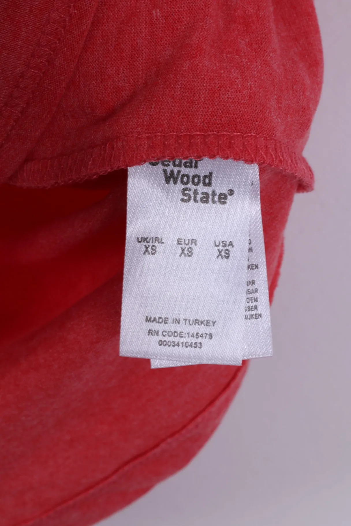 Cedar Wood State Coca -Cola Mens XS T-Shirt Graphic Holidays Are Coming Red Cotton
