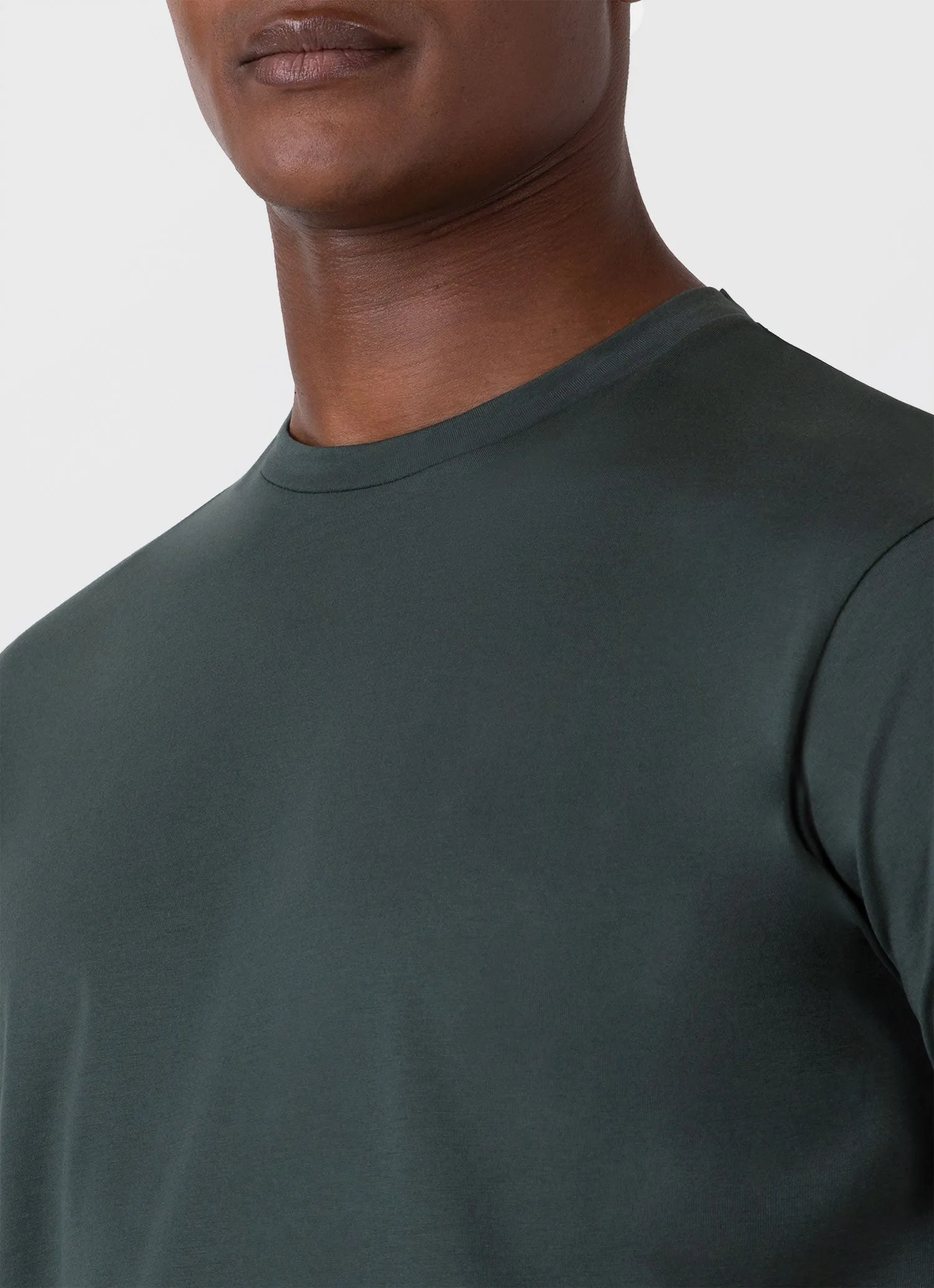 Men's Riviera Midweight T-shirt in Holly Green Sunspel