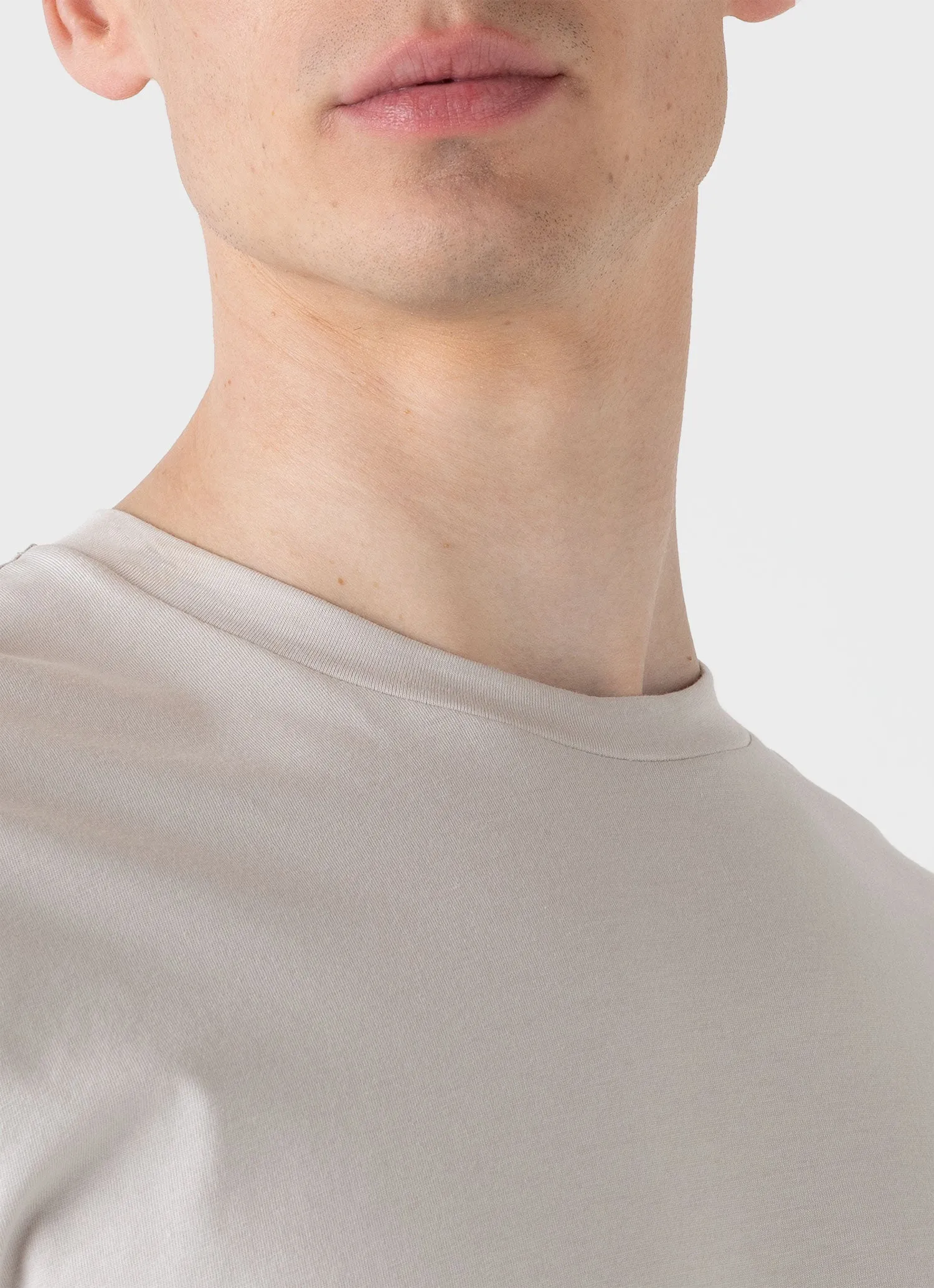 Men's Riviera Midweight T-shirt in Putty Sunspel