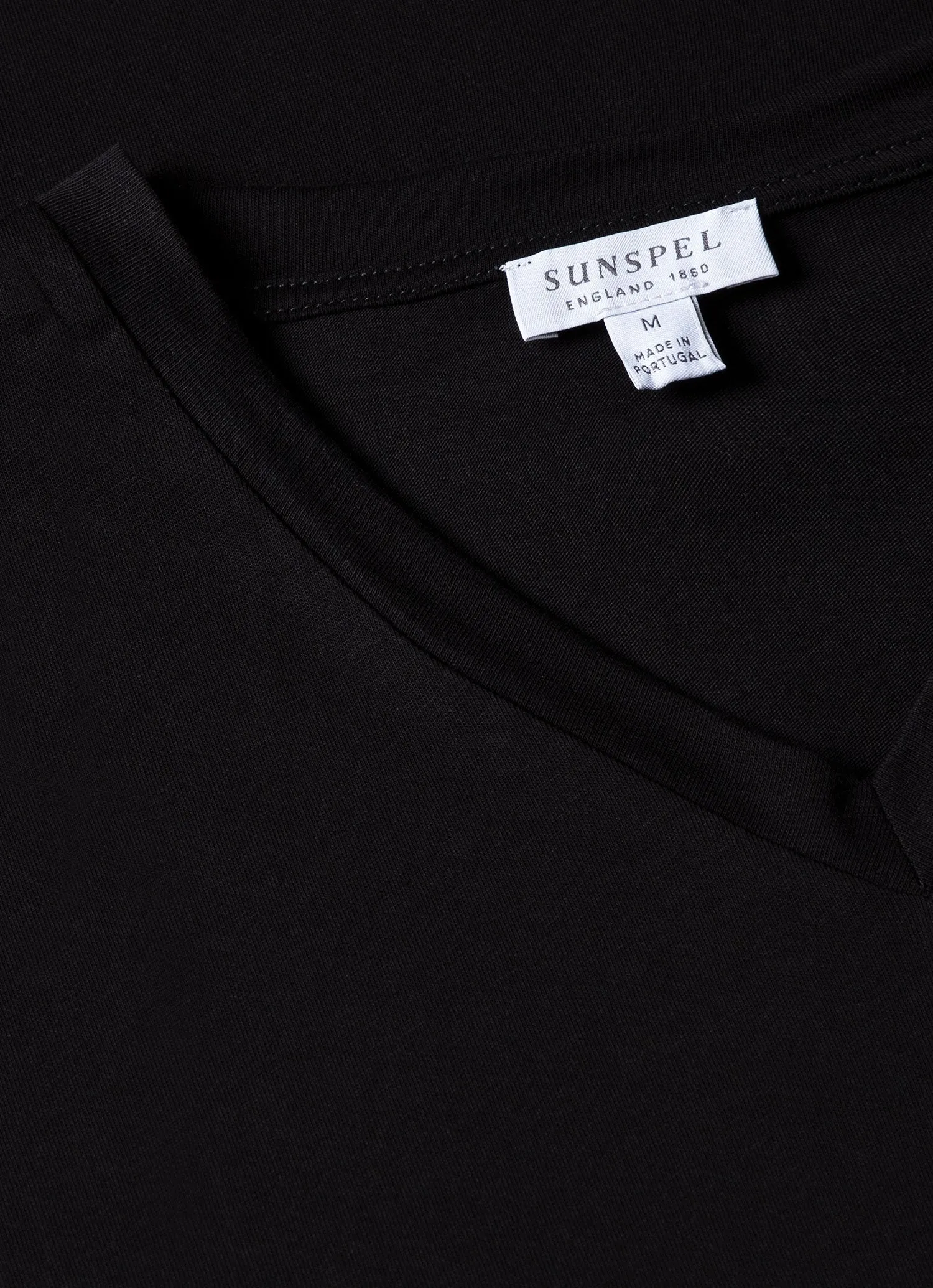 Men's Riviera V-neck T-shirt in Black Sunspel