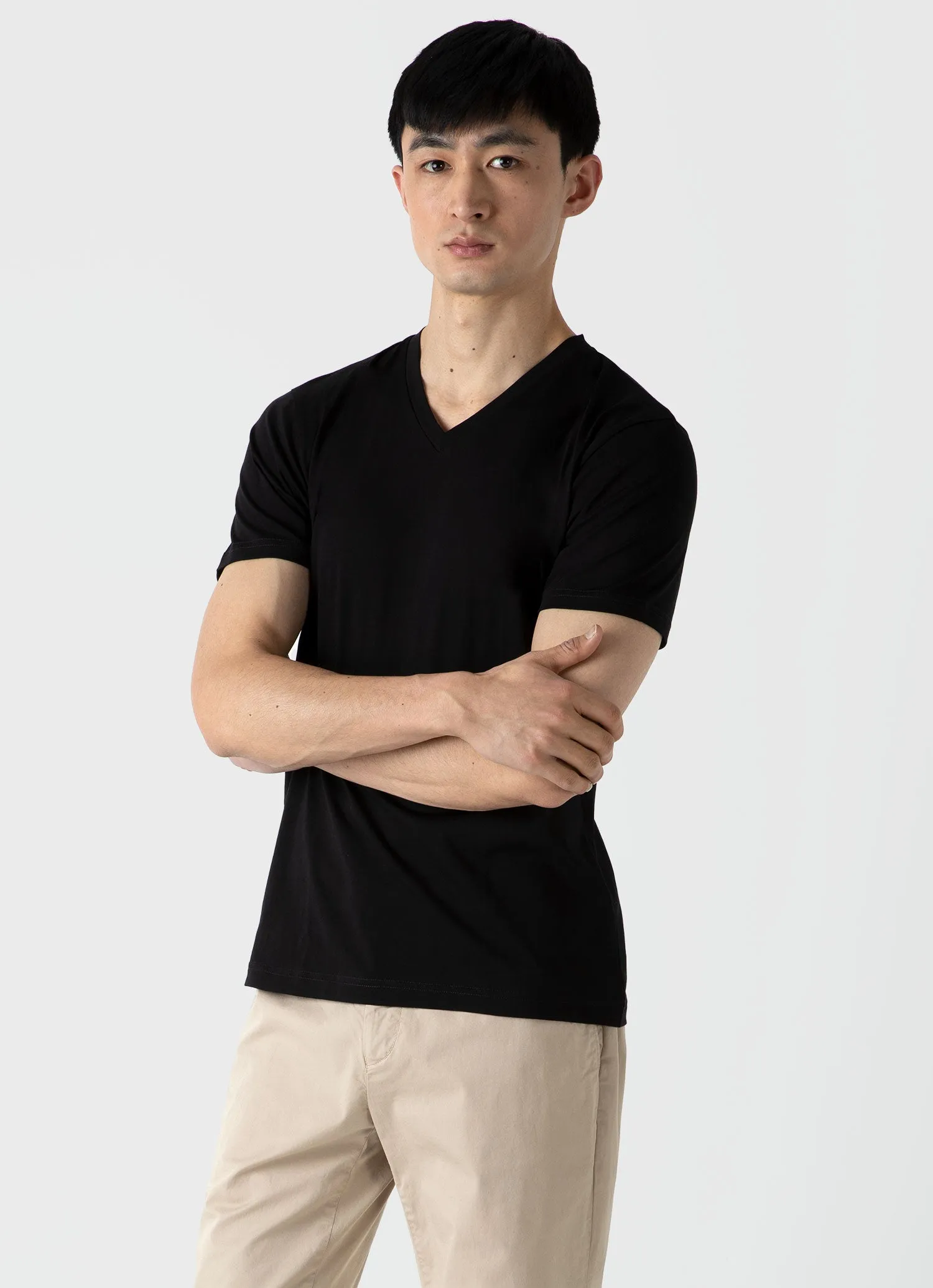 Men's Riviera V-neck T-shirt in Black Sunspel