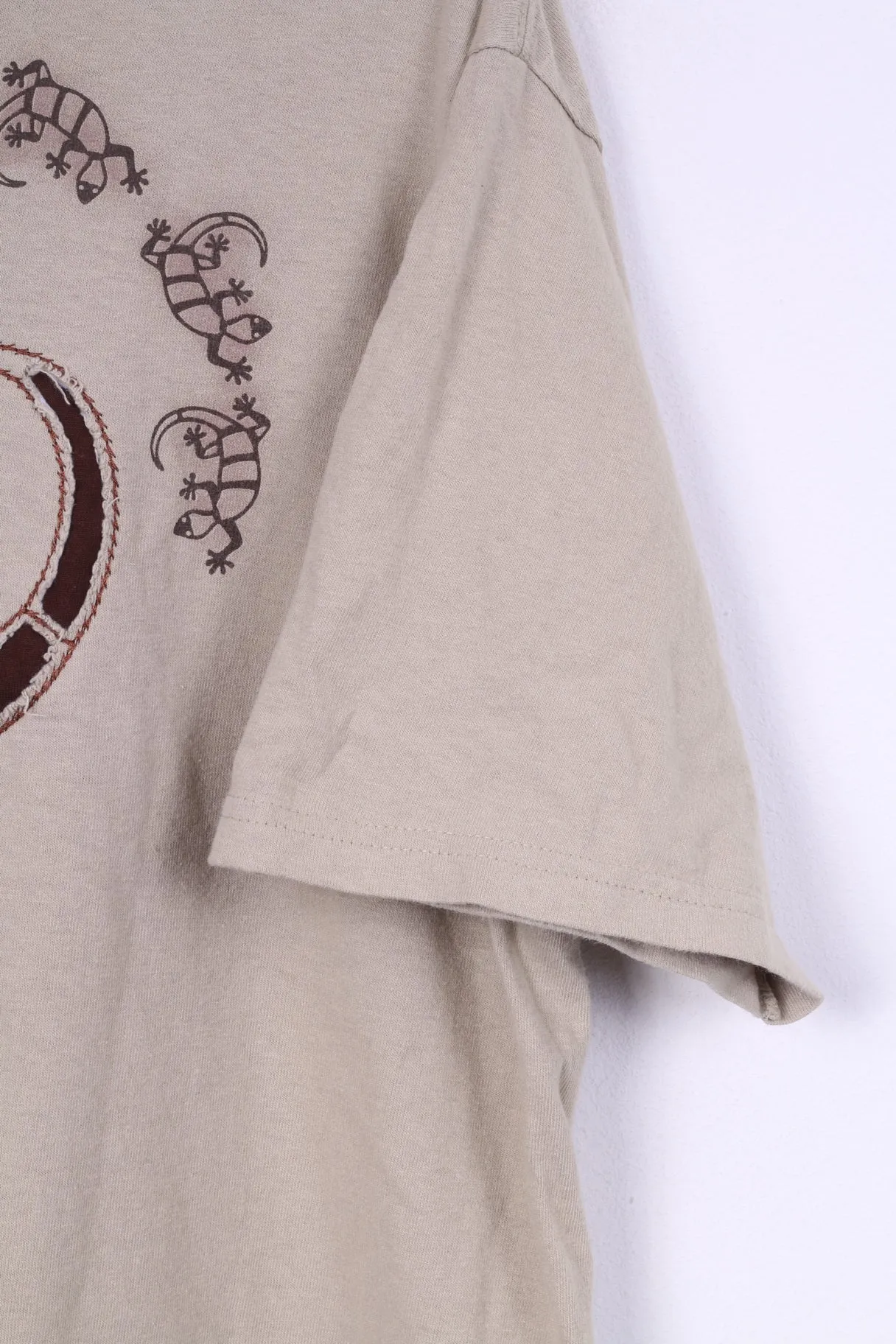 Yacht Club Mens L T-Shirt Graphic Beige Crew Neck Cotton Top Vintage